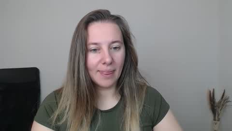 Snapshot of darklure_ chatting on 11.05.25 Anna online show from 11.05.25