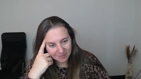 Snapshot of darklure_ chatting on 11.08.25 Anna online show from 11.08.25