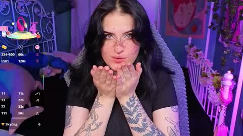 Snapshot of darksh1ne chatting on 10.07.25 Shine online show from 10.07.25