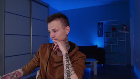 your lovely Oli online show from 12.02.24