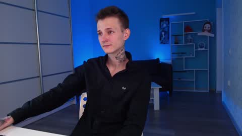 your lovely Oli online show from 12.19.24