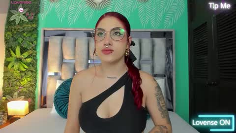 Darlyhooper online show from 10.12.25