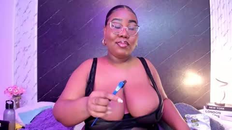 Snapshot of darnellqueen chatting on 10.06.25 Darnell Queen online show from 10.06.25