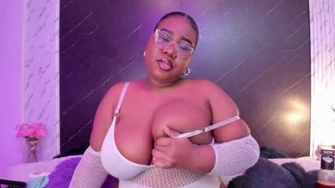 Snapshot of darnellqueen chatting on 10.07.25 Darnell Queen online show from 10.07.25