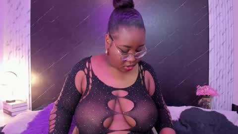 Snapshot of darnellqueen chatting on 11.10.25 Darnell Queen online show from 11.10.25