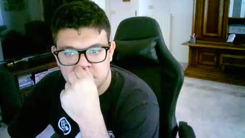 Snapshot of dartvader95 chatting on 05.29.26 dartvader95 online show from 05.29.26