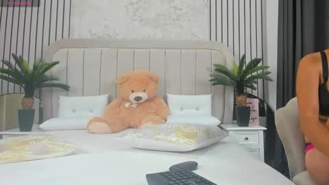 Snapshot of daryareed chatting on 10.06.25 Darya online show from 10.06.25