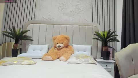 Snapshot of daryareed chatting on 11.01.25 Darya online show from 11.01.25