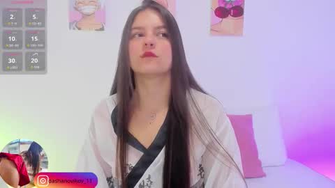 Snapshot of dashanovikov chatting on 10.15.25 Dasha online show from 10.15.25