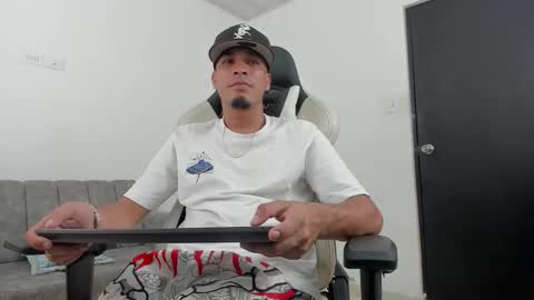 Snapshot of dave_skinnycum420 chatting on 10.01.25 dave online show from 10.01.25