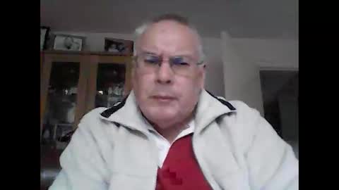 Snapshot of daveandp chatting on 02.01.25 Dave online show from 02.01.25