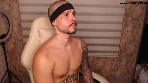 Snapshot of david_col11 chatting on 11.02.25 David col11 online show from 11.02.25