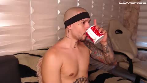 Snapshot of david_col11 chatting on 11.03.25 David col11 online show from 11.03.25