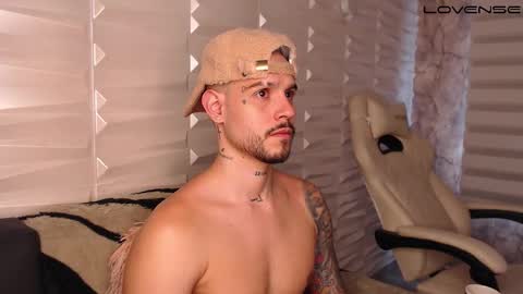 Snapshot of david_col11 chatting on 11.05.25 David col11 online show from 11.05.25