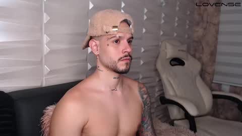 Snapshot of david_col11 chatting on 11.07.25 David col11 online show from 11.07.25