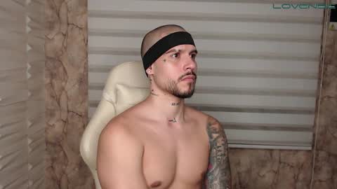 Snapshot of david_col11 chatting on 11.11.25 David col11 online show from 11.11.25