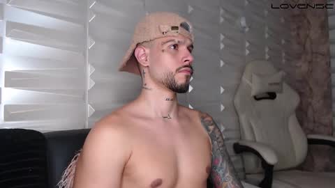 Snapshot of david_col11 chatting on 11.14.25 David col11 online show from 11.14.25