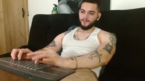 Snapshot of david_franco1 chatting on 11.17.25 Twitter davidsanctum online show from 11.17.25