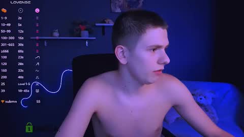 Snapshot of david_lovee chatting on 03.10.25 David online show from 03.10.25