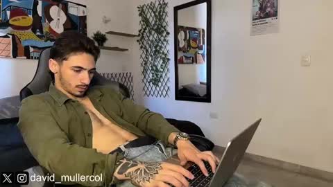 Snapshot of david_muller_ chatting on 09.23.25 David online show from 09.23.25