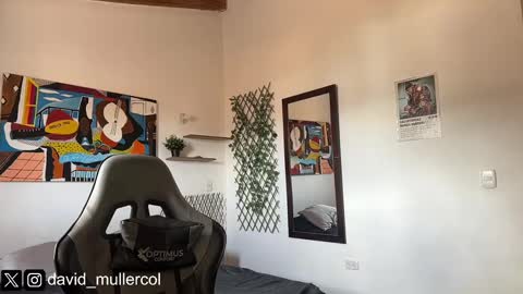 Snapshot of david_muller_ chatting on 09.24.25 David online show from 09.24.25