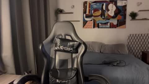 Snapshot of david_muller_ chatting on 10.03.25 David online show from 10.03.25