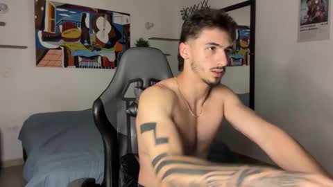 Snapshot of david_muller_ chatting on 10.17.25 David online show from 10.17.25