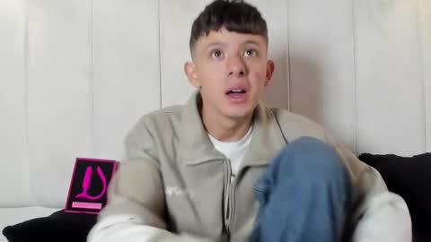 Snapshot of david_roy_ chatting on 02.27.26 Roy online show from 02.27.26