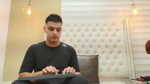 david_victoriaa online show from 11.15.25