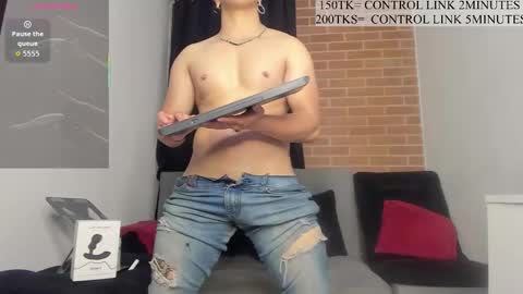 Snapshot of davidx_x21 chatting on 11.19.25 davidx_x21 online show from 11.19.25