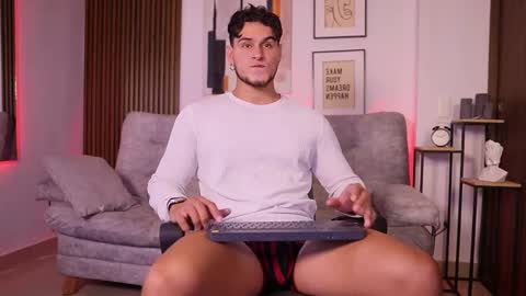 Snapshot of davies_brown chatting on 10.02.25 Davies brown schedule 12pm to 5pm col time online show from 10.02.25