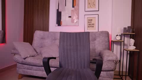 Snapshot of davies_brown chatting on 10.04.25 Davies brown schedule 12pm to 5pm col time online show from 10.04.25