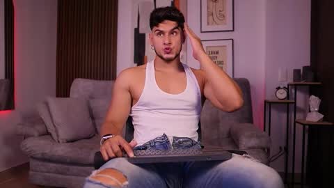 Snapshot of davies_brown chatting on 10.11.25 Davies brown schedule 12pm to 5pm col time online show from 10.11.25