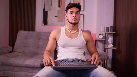 Snapshot of davies_brown chatting on 10.28.25 Davies brown schedule 12pm to 5pm col time online show from 10.28.25