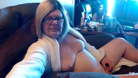 Snapshot of dawndoesall chatting on 12.07.24 dawndoesall online show from 12.07.24