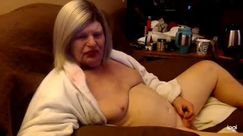 Snapshot of dawndoesall chatting on 12.11.24 dawndoesall online show from 12.11.24