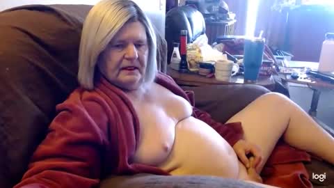 Snapshot of dawndoesall chatting on 01.04.25 dawndoesall online show from 01.04.25