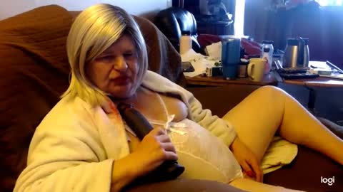 Snapshot of dawndoesall chatting on 03.08.25 dawndoesall online show from 03.08.25