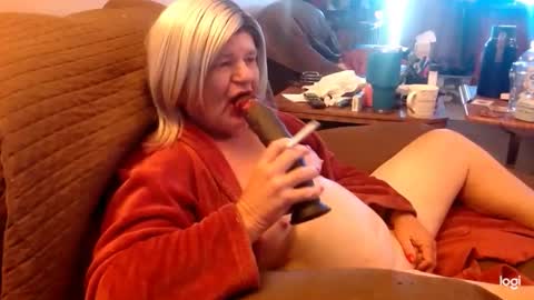 Snapshot of dawndoesall chatting on 10.22.25 dawndoesall online show from 10.22.25