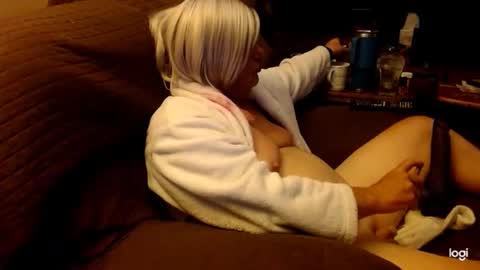 Snapshot of dawndoesall chatting on 10.29.25 dawndoesall online show from 10.29.25