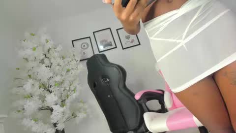 Snapshot of dayanis_latin chatting on 06.19.26 dayanis_latin online show from 06.19.26