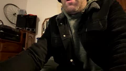 Snapshot of dayblue chatting on 12.05.25 dayblue online show from 12.05.25