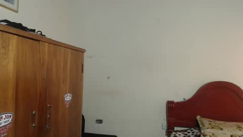 Dylon online show from 12.17.25