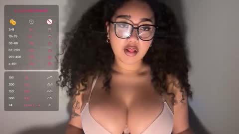 Snapshot of dayqueen1 chatting on 10.29.25 dayqueen1 online show from 10.29.25