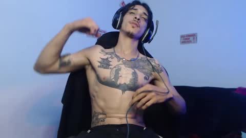 Snapshot of dazzayyy chatting on 11.25.25 dazzayy online show from 11.25.25