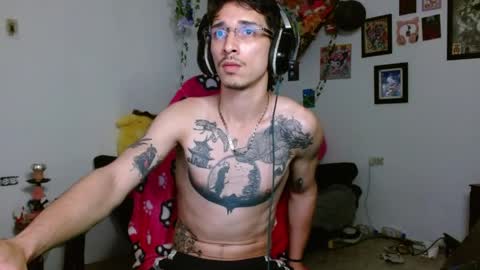 Snapshot of dazzayyy chatting on 04.01.26 dazzayy online show from 04.01.26