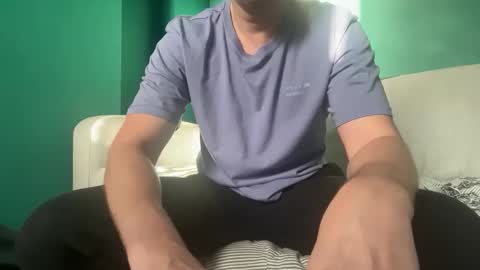 Snapshot of dazzisme83 chatting on 11.08.25 Darrenlondon online show from 11.08.25