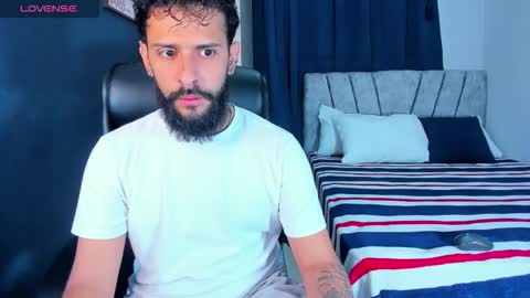 Snapshot of dcollins_ chatting on 10.01.25 dcollins_ online show from 10.01.25