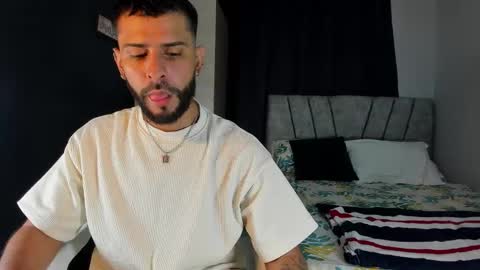 Snapshot of dcollins_ chatting on 10.06.25 dcollins_ online show from 10.06.25