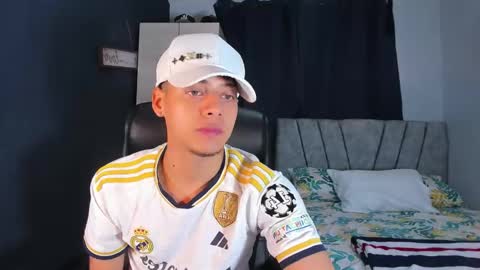 Snapshot of dcollins_ chatting on 10.15.25 dcollins_ online show from 10.15.25